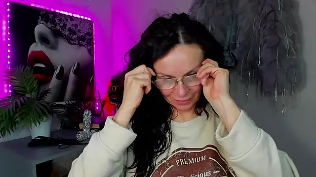 HelenLuxx online show from 04-15-26, 02:43