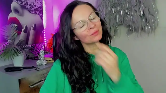 Snapshot of HelenLuxx chatting on 02-27-26, 03:34 HelenLuxx online show from 02-27-26, 03:34