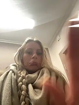 Snapshot of X_JamieLove_X chatting on 01-25-25, 08:53 X JamieLove X online show from 01-25-25, 08:53