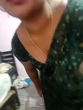 louise92 online show from 04-11-26, 05:49