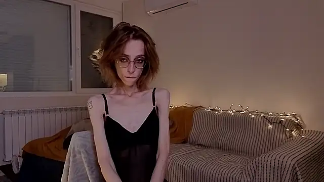 amber quell here online show from 11-29-25, 04:18