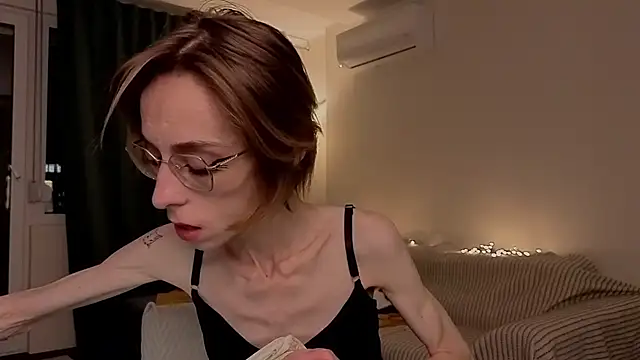 amber quell here online show from 02-21-26, 05:15