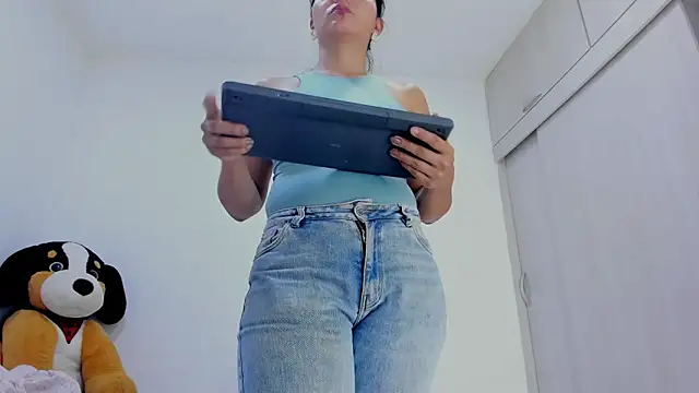 Snapshot of Amelia_Debora_Antonella chatting on 04-27-26, 01:31 Amelia Debora Antonella online show from 04-27-26, 01:31