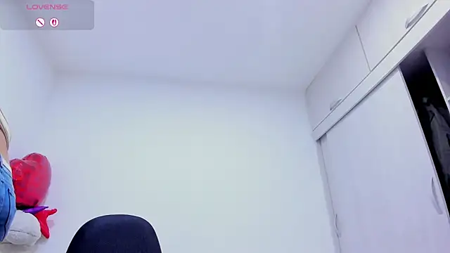 Snapshot of Amelia_Debora_Antonella chatting on 06-20-26, 02:11 Amelia Debora Antonella online show from 06-20-26, 02:11