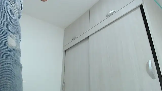 Amelia Debora Antonella online show from 11-08-25, 12:52