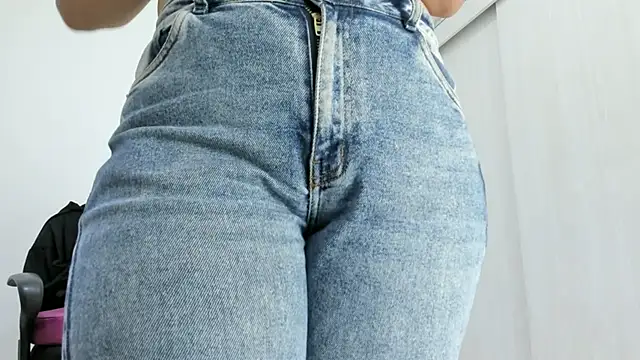 Amelia Debora Antonella online show from 02-11-26, 03:34