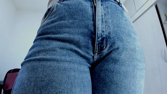 Amelia Debora Antonella online show from 03-03-26, 01:29