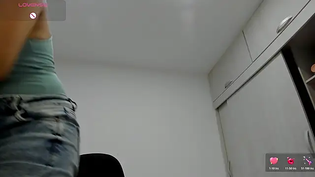 Snapshot of Amelia_Debora_Antonella chatting on 06-19-26, 03:07 Amelia Debora Antonella online show from 06-19-26, 03:07