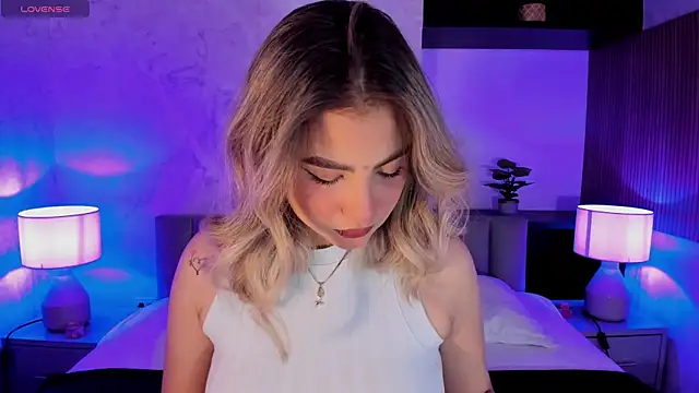 Snapshot of SamantaBone chatting on 01-14-25, 08:48 SamantaBone online show from 01-14-25, 08:48