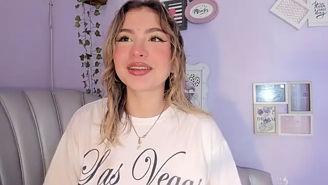 Snapshot of SamantaBone chatting on 03-03-25, 12:56 SamantaBone online show from 03-03-25, 12:56