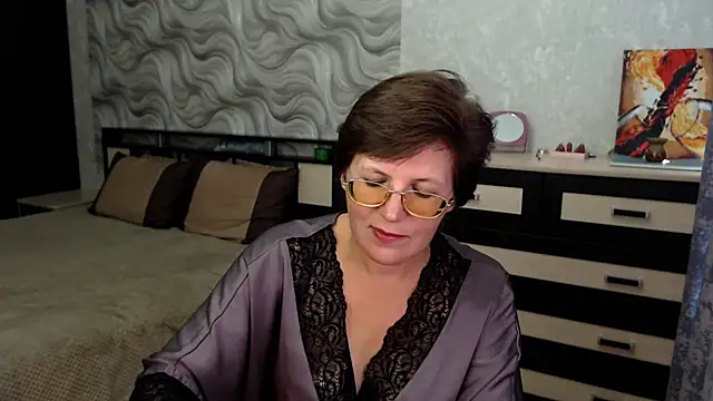 Snapshot of VitaCharm chatting on 10-24-25, 09:03 VitaCharm online show from 10-24-25, 09:03