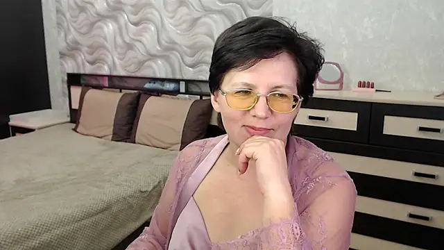 Snapshot of VitaCharm chatting on 02-23-25, 10:31 VitaCharm online show from 02-23-25, 10:31