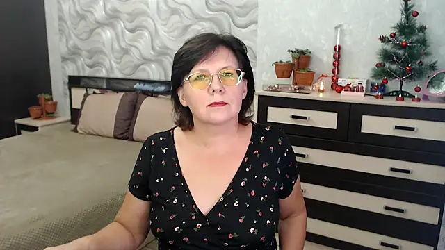 Snapshot of VitaCharm chatting on 12-21-24, 05:39 VitaCharm online show from 12-21-24, 05:39