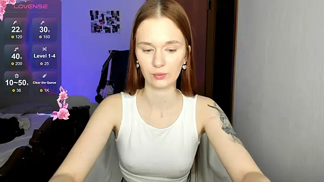 Snapshot of EmilySoul chatting on 10-10-25, 04:19 EmilySoul online show from 10-10-25, 04:19
