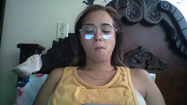 trianabell online show from 10-28-25, 03:55