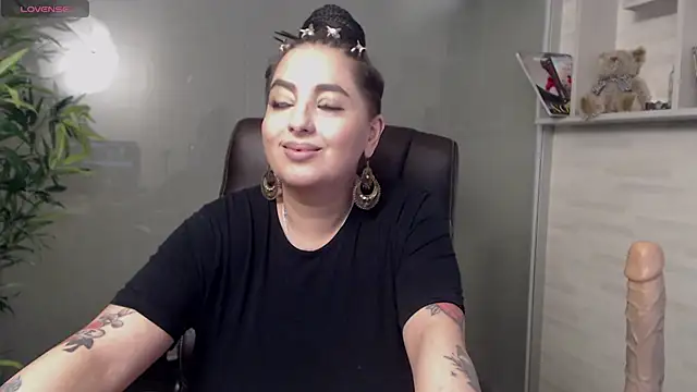 Snapshot of BustyAllyy chatting on 03-16-25, 11:48 BustyAllyy online show from 03-16-25, 11:48