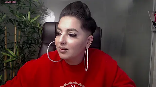Snapshot of BustyAllyy chatting on 02-17-25, 11:54 BustyAllyy online show from 02-17-25, 11:54