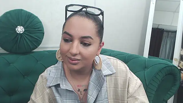 Snapshot of BustyAllyy chatting on 04-18-26, 04:31 BustyAllyy online show from 04-18-26, 04:31