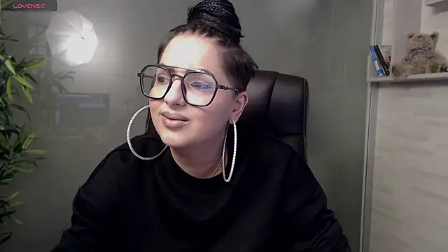 Snapshot of BustyAllyy chatting on 03-20-25, 10:18 BustyAllyy online show from 03-20-25, 10:18