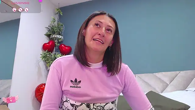 Snapshot of SharisWillian chatting on 03-12-25, 03:57 SharisWillian online show from 03-12-25, 03:57