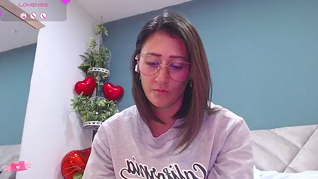Snapshot of SharisWillian chatting on 03-13-25, 07:09 SharisWillian online show from 03-13-25, 07:09