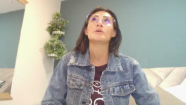 SharisWillian online show from 11-13-25, 03:32