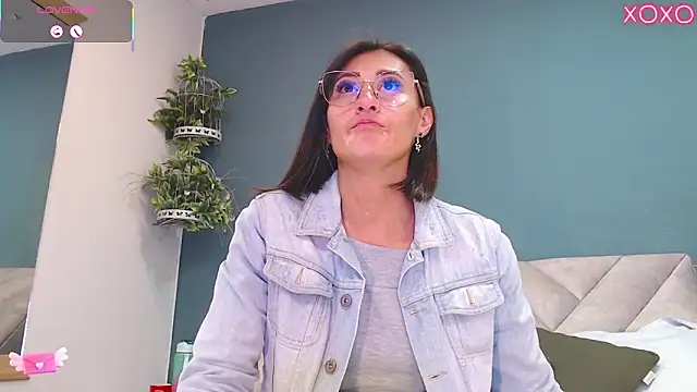 SharisWillian online show from 10-25-25, 03:49