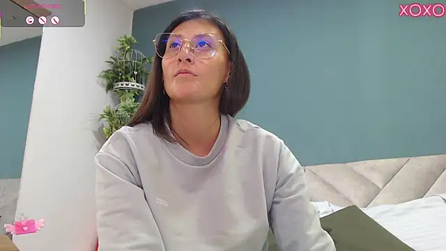 Snapshot of SharisWillian chatting on 09-11-25, 03:39 SharisWillian online show from 09-11-25, 03:39