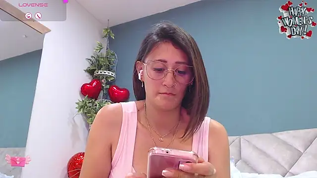 Snapshot of SharisWillian chatting on 03-08-25, 07:16 SharisWillian online show from 03-08-25, 07:16