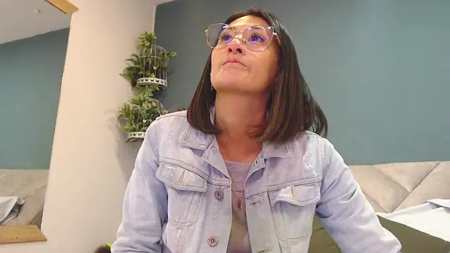 SharisWillian online show from 12-15-25, 03:45