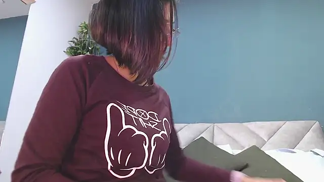 SharisWillian online show from 10-24-25, 04:00