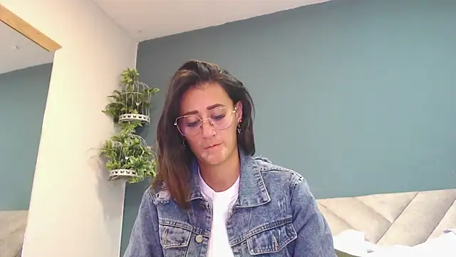 SharisWillian online show from 12-23-25, 04:01