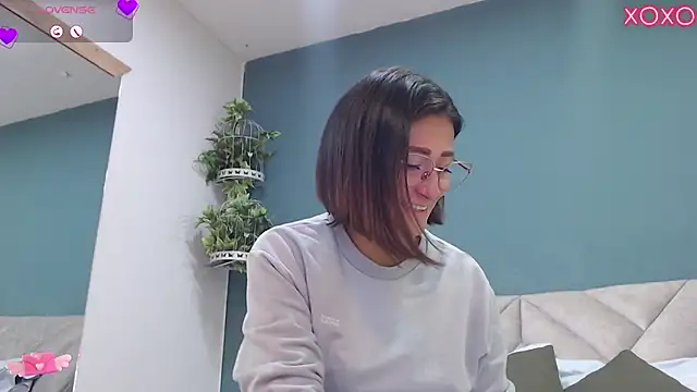 Snapshot of SharisWillian chatting on 09-23-25, 03:57 SharisWillian online show from 09-23-25, 03:57
