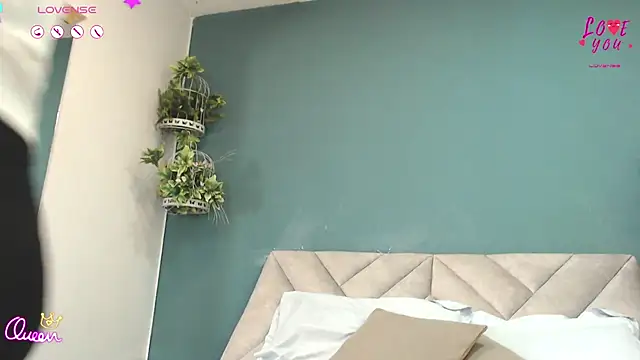 Snapshot of SharisWillian chatting on 07-17-26, 04:10 SharisWillian online show from 07-17-26, 04:10
