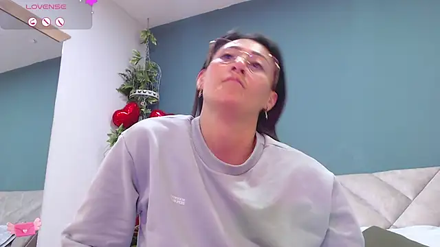 Snapshot of SharisWillian chatting on 03-20-25, 03:34 SharisWillian online show from 03-20-25, 03:34