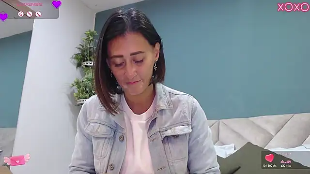 Snapshot of SharisWillian chatting on 09-25-25, 03:45 SharisWillian online show from 09-25-25, 03:45