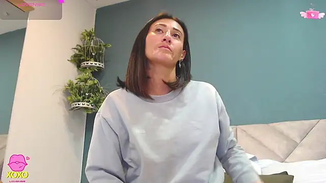 SharisWillian online show from 03-12-26, 04:07