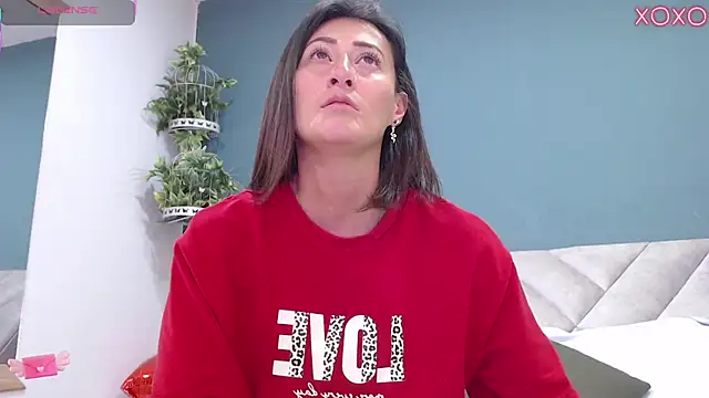 Snapshot of SharisWillian chatting on 09-09-25, 04:00 SharisWillian online show from 09-09-25, 04:00