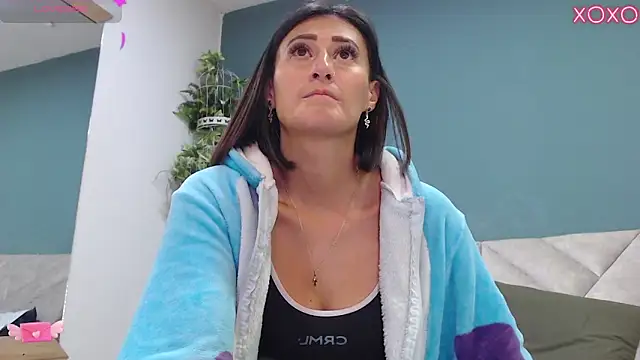 Snapshot of SharisWillian chatting on 10-11-25, 04:30 SharisWillian online show from 10-11-25, 04:30