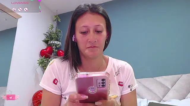 Snapshot of SharisWillian chatting on 03-11-25, 04:19 SharisWillian online show from 03-11-25, 04:19