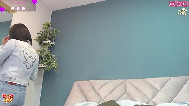 SharisWillian online show from 11-08-25, 04:27