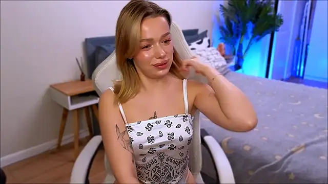 Lily Yin online show from 12-19-25, 05:43