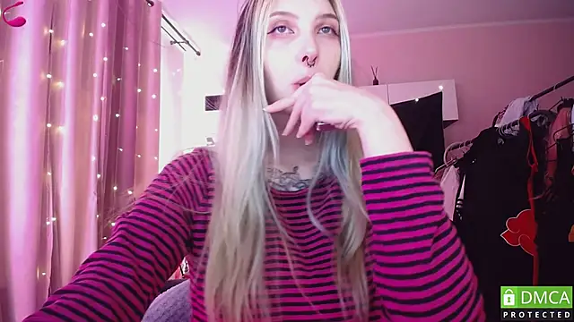 JustMeowGirl online show from 05-16-26, 06:56
