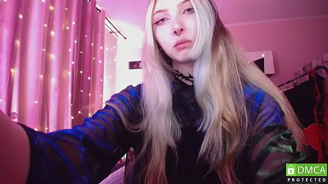 JustMeowGirl online show from 05-18-26, 06:18