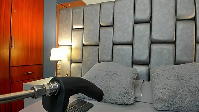 Foxy Assh  online show from 09-20-25, 01:05