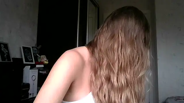 AngelinaLove28 online show from 10-25-25, 07:40