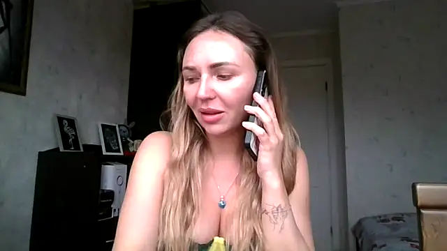 AngelinaLove28 online show from 10-28-25, 07:18