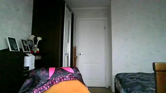 AngelinaLove28 online show from 11-21-25, 06:56