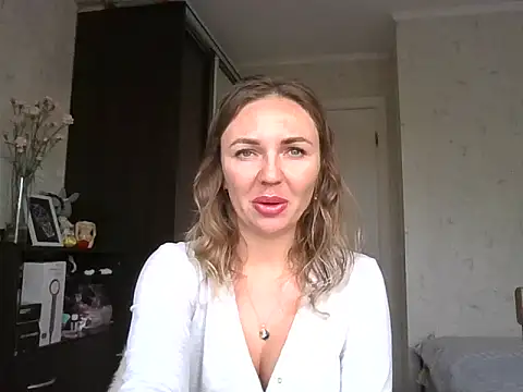 AngelinaLove28 online show from 10-12-25, 07:32