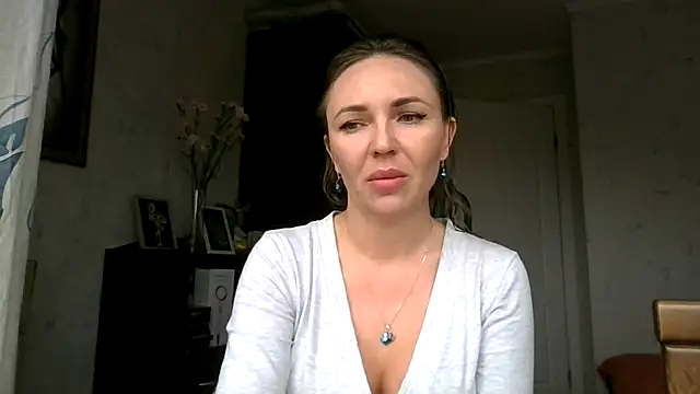 AngelinaLove28 online show from 10-08-25, 06:48